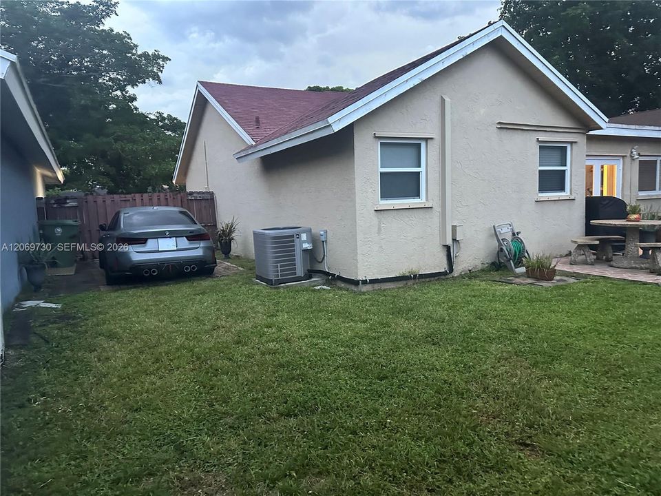 For Sale: $579,000 (2 beds, 2 baths, 1363 Square Feet)
