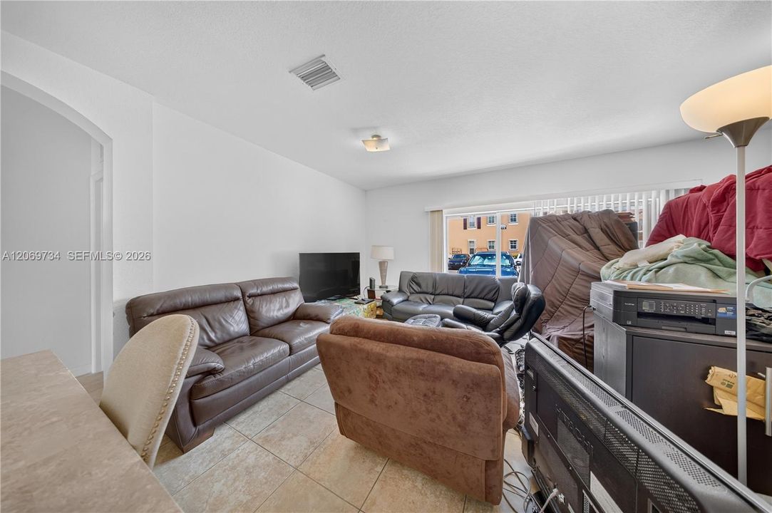 For Sale: $269,900 (3 beds, 2 baths, 1062 Square Feet)