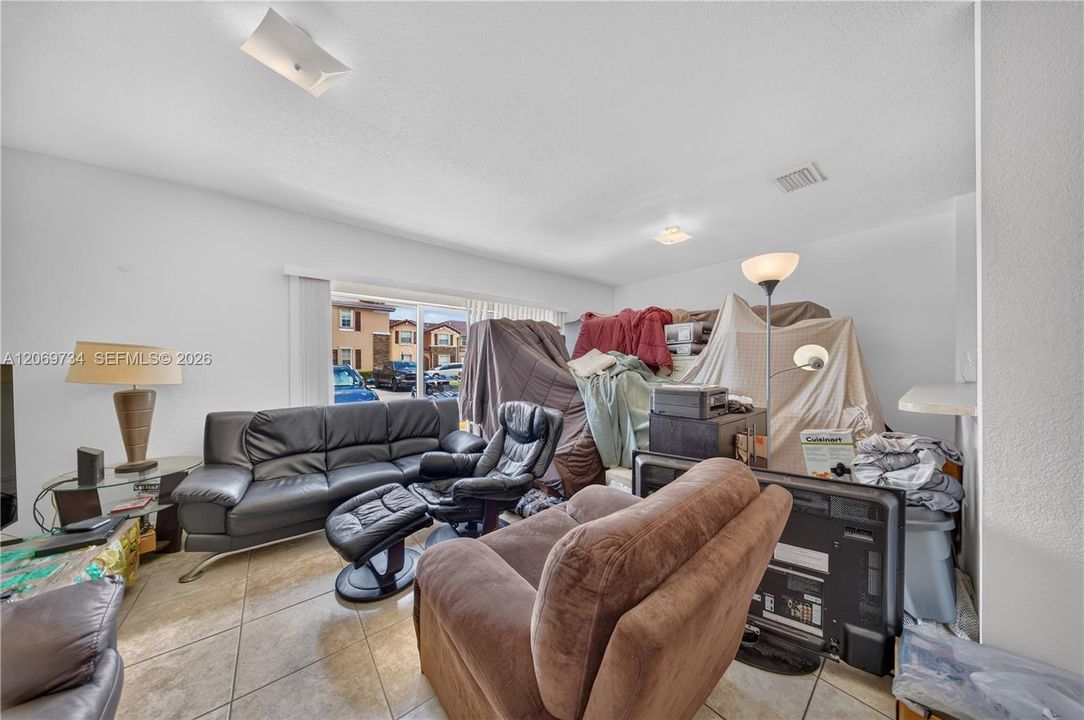 For Sale: $269,900 (3 beds, 2 baths, 1062 Square Feet)