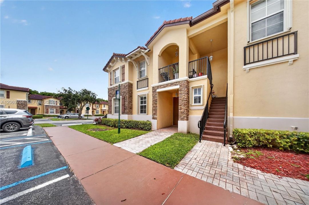For Sale: $269,900 (3 beds, 2 baths, 1062 Square Feet)