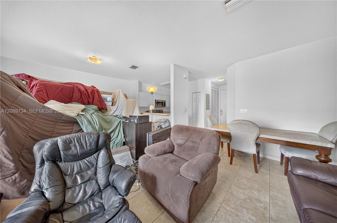 For Sale: $269,900 (3 beds, 2 baths, 1062 Square Feet)