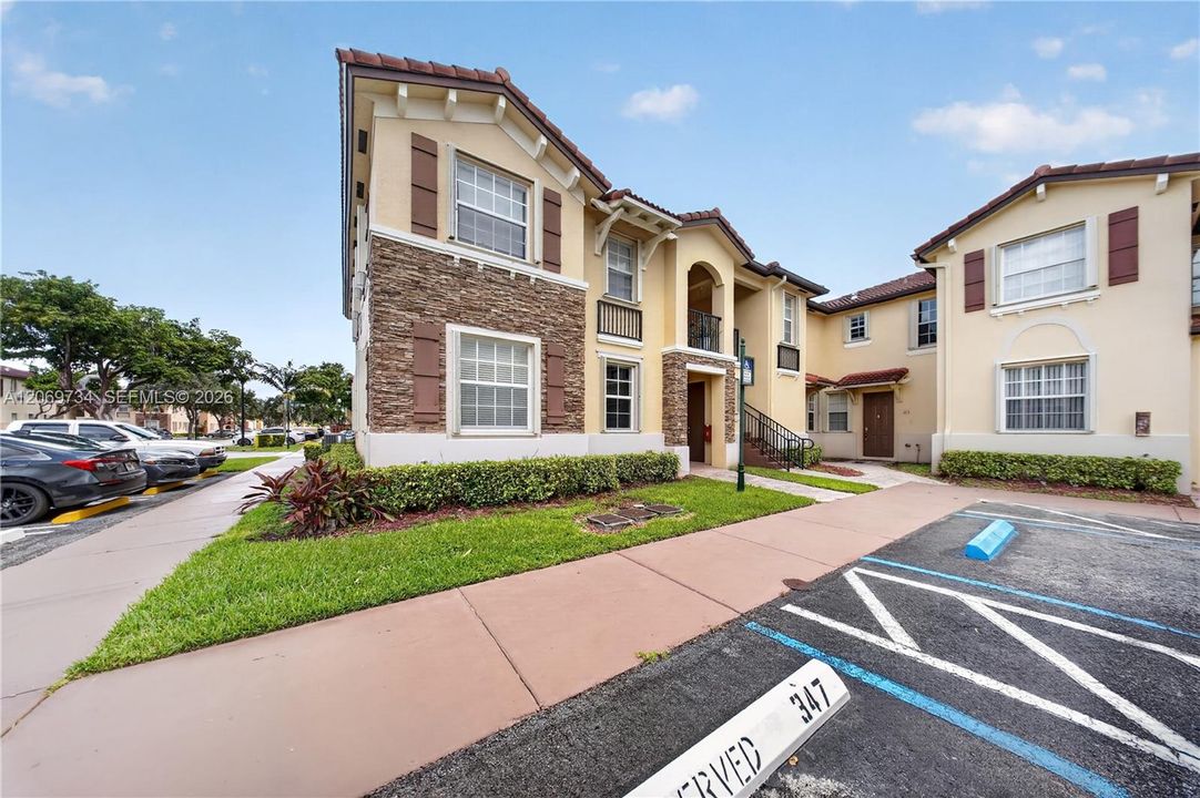 For Sale: $269,900 (3 beds, 2 baths, 1062 Square Feet)