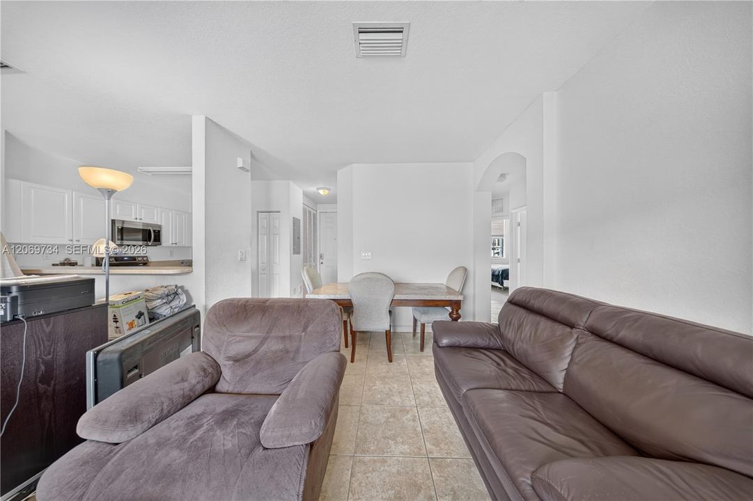 For Sale: $269,900 (3 beds, 2 baths, 1062 Square Feet)