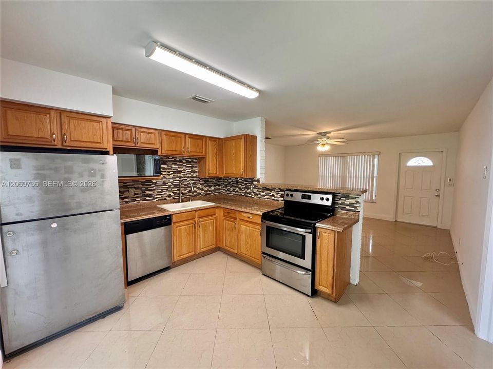 For Sale: $499,000 (2 beds, 2 baths, 1091 Square Feet)