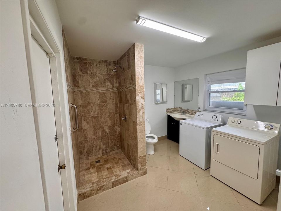 For Sale: $499,000 (2 beds, 2 baths, 1091 Square Feet)