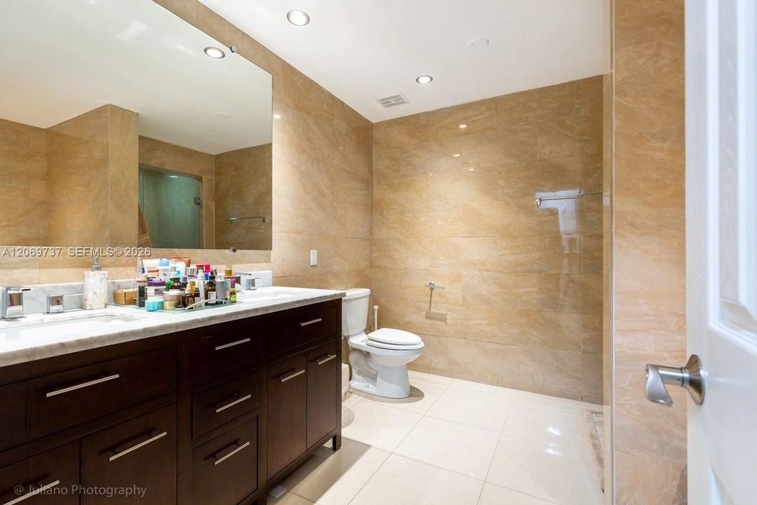 For Rent: $15,000 (6 beds, 4 baths, 3812 Square Feet)