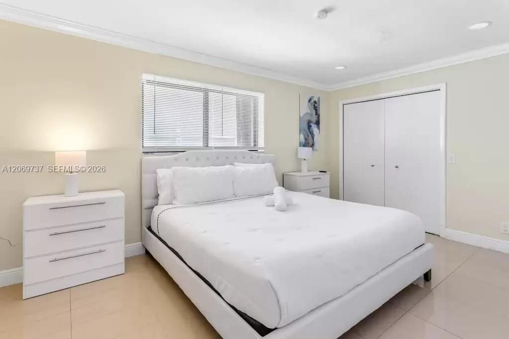 For Rent: $15,000 (6 beds, 4 baths, 3812 Square Feet)