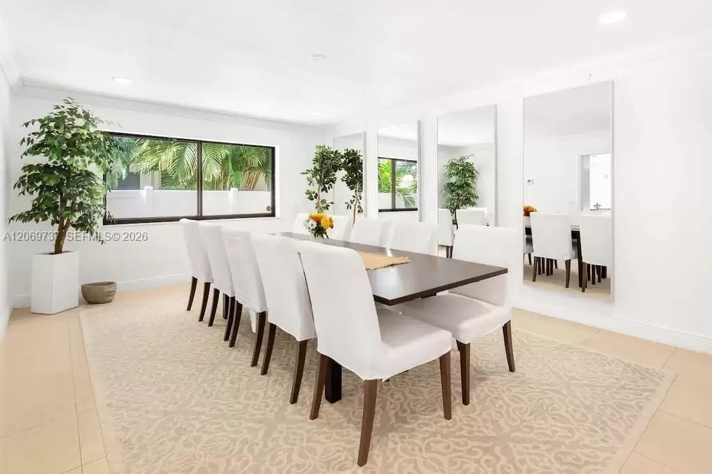 For Rent: $15,000 (6 beds, 4 baths, 3812 Square Feet)