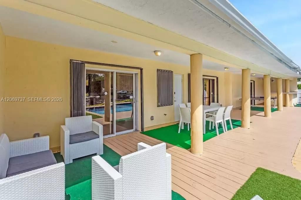 For Rent: $15,000 (6 beds, 4 baths, 3812 Square Feet)
