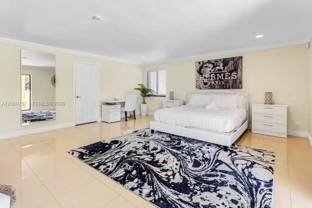 For Rent: $15,000 (6 beds, 4 baths, 3812 Square Feet)
