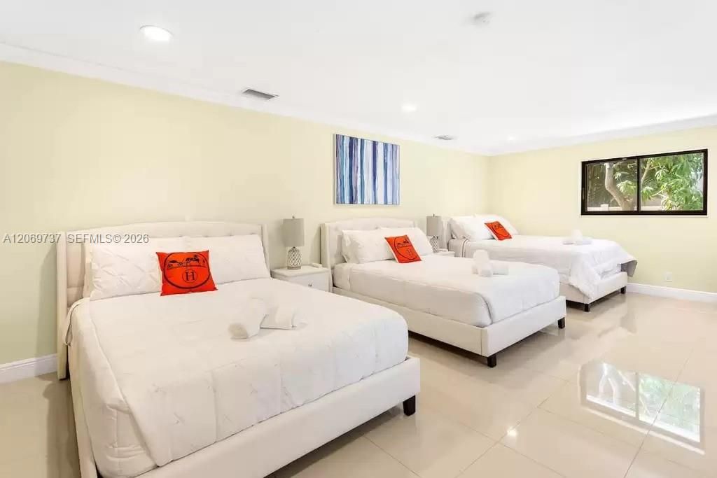 For Rent: $15,000 (6 beds, 4 baths, 3812 Square Feet)