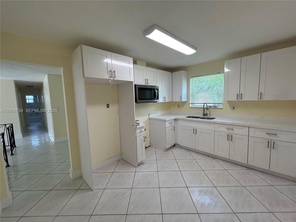 В аренду: $3,300 (3 спален, 2 ванн, 1392 Квадратных фут)