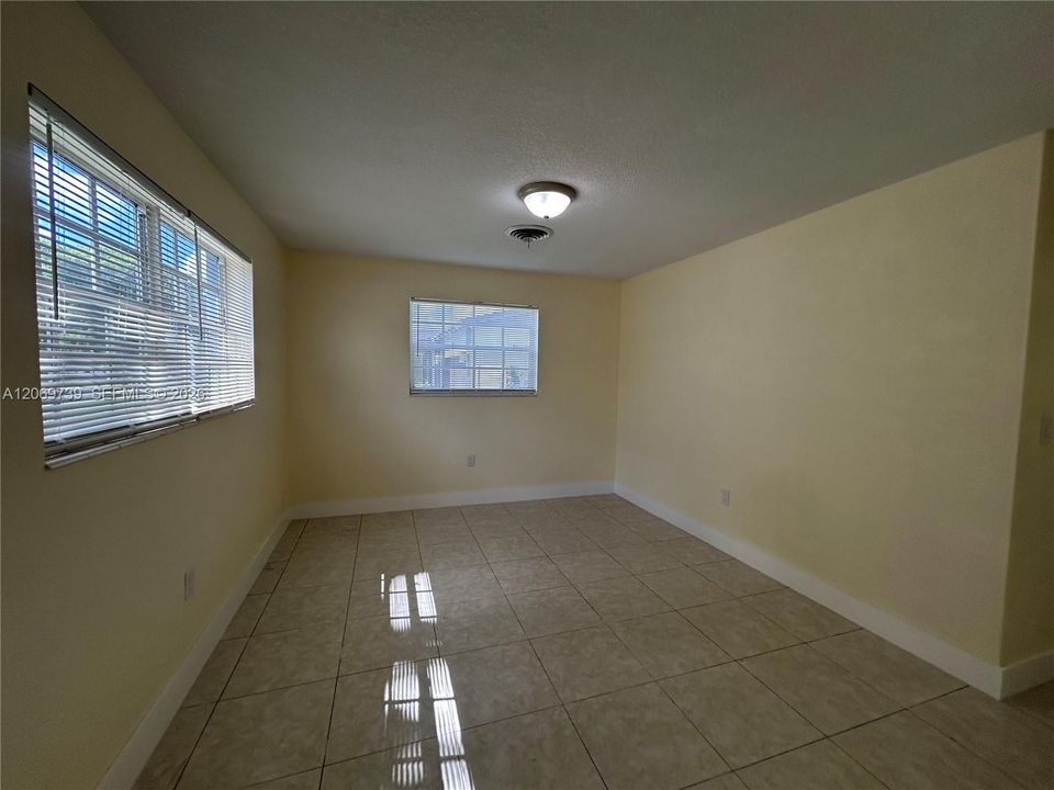 В аренду: $3,300 (3 спален, 2 ванн, 1392 Квадратных фут)