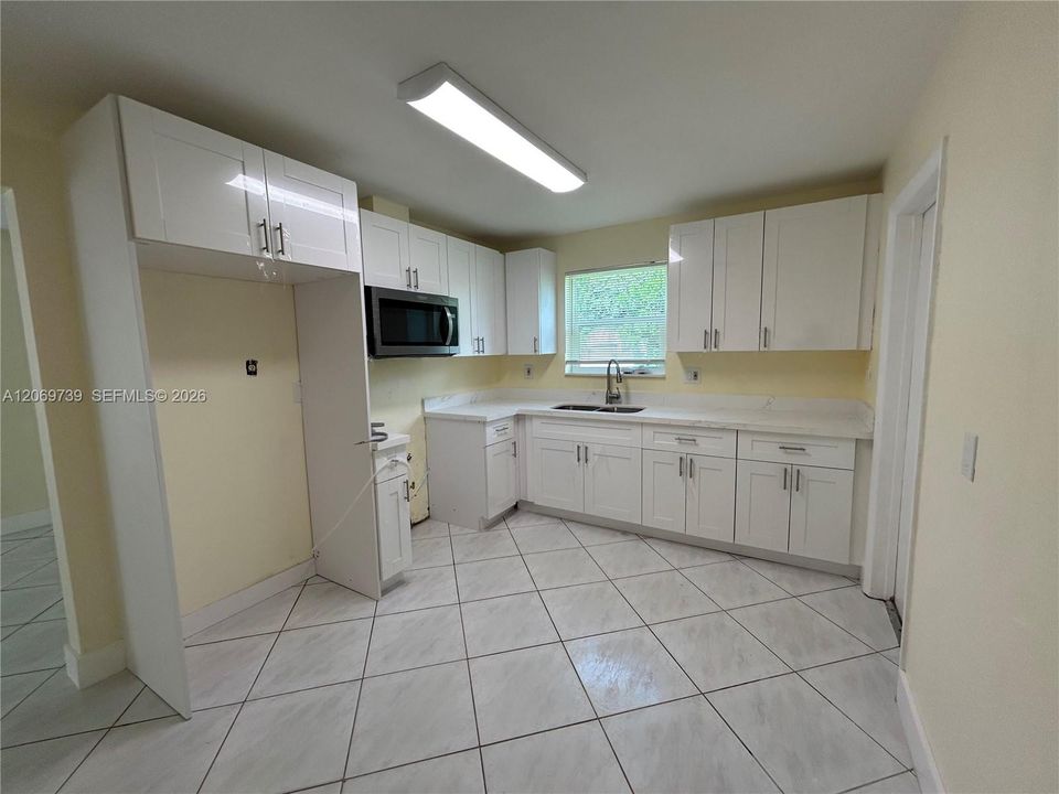 В аренду: $3,300 (3 спален, 2 ванн, 1392 Квадратных фут)