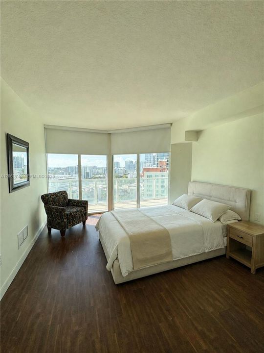 For Sale: $595,000 (2 beds, 2 baths, 1162 Square Feet)