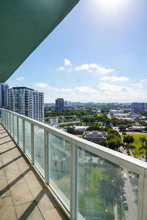 For Sale: $595,000 (2 beds, 2 baths, 1162 Square Feet)