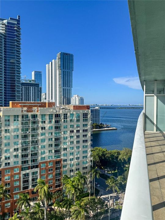 For Sale: $595,000 (2 beds, 2 baths, 1162 Square Feet)
