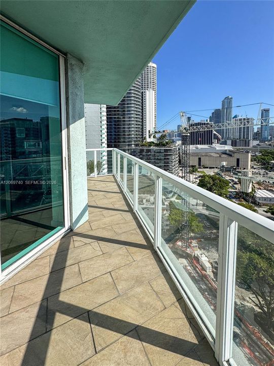 For Sale: $595,000 (2 beds, 2 baths, 1162 Square Feet)