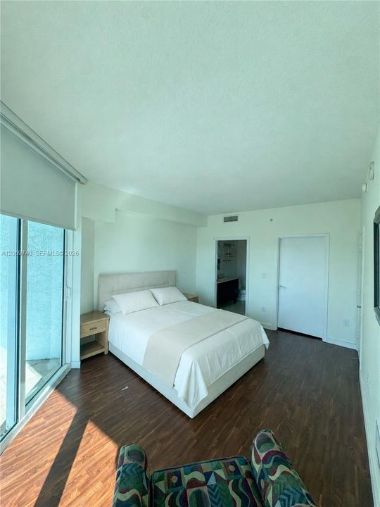 For Sale: $595,000 (2 beds, 2 baths, 1162 Square Feet)