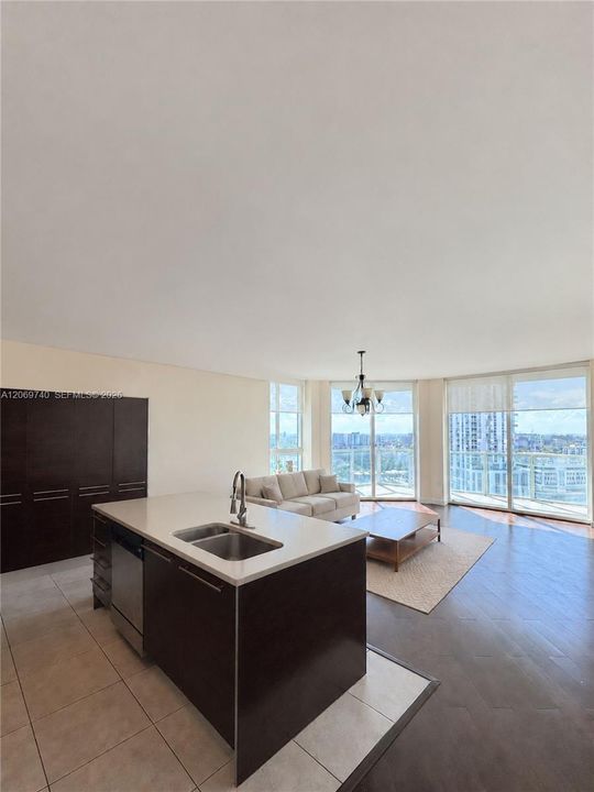 For Sale: $595,000 (2 beds, 2 baths, 1162 Square Feet)