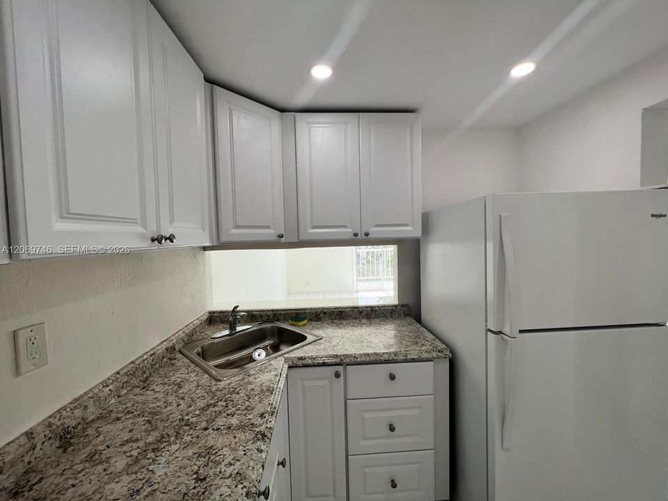 For Rent: $1,700 (1 beds, 1 baths, 598 Square Feet)