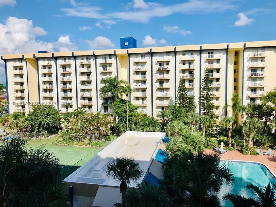 For Rent: $1,700 (1 beds, 1 baths, 598 Square Feet)