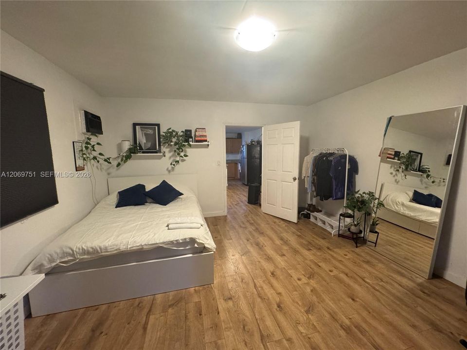 For Rent: $1,200 (2 beds, 1 baths, 1077 Square Feet)