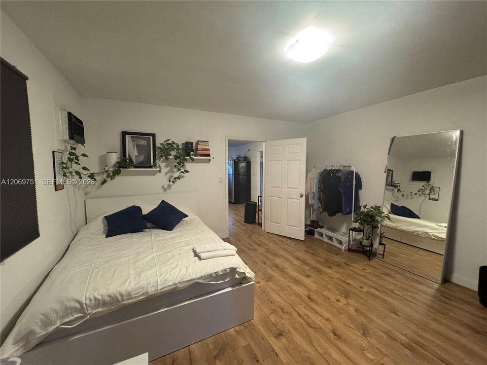 For Rent: $1,200 (2 beds, 1 baths, 1077 Square Feet)