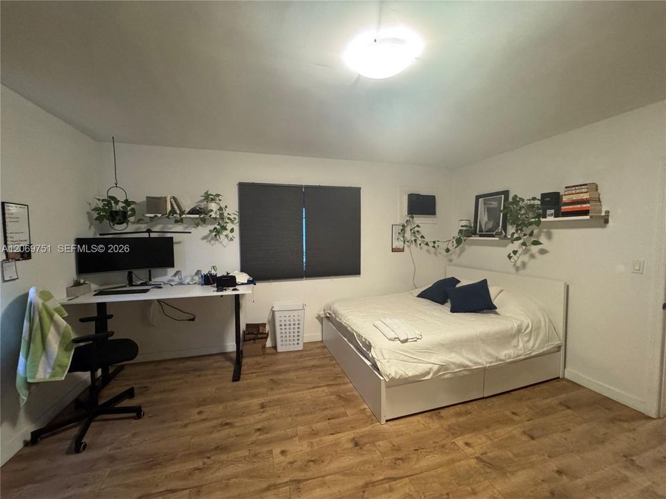 For Rent: $1,200 (2 beds, 1 baths, 1077 Square Feet)