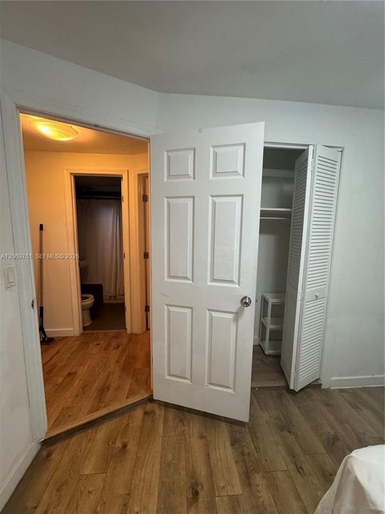 For Rent: $1,200 (2 beds, 1 baths, 1077 Square Feet)