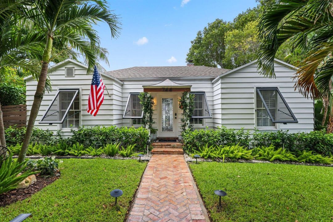 744 Sunset Road - 3.jpg-SMALL