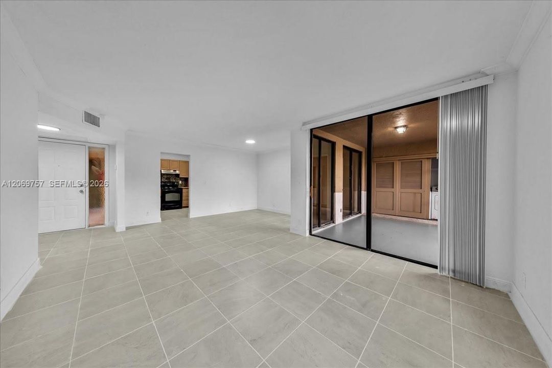 For Rent: $2,000 (2 beds, 2 baths, 1061 Square Feet)