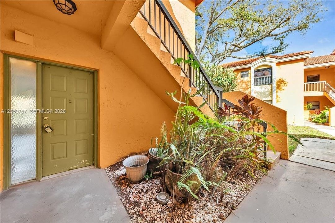 For Rent: $2,000 (2 beds, 2 baths, 1061 Square Feet)