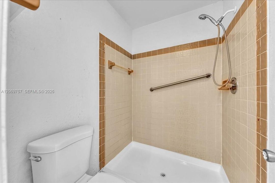 For Rent: $2,000 (2 beds, 2 baths, 1061 Square Feet)