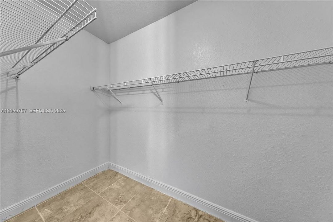 For Rent: $2,000 (2 beds, 2 baths, 1061 Square Feet)