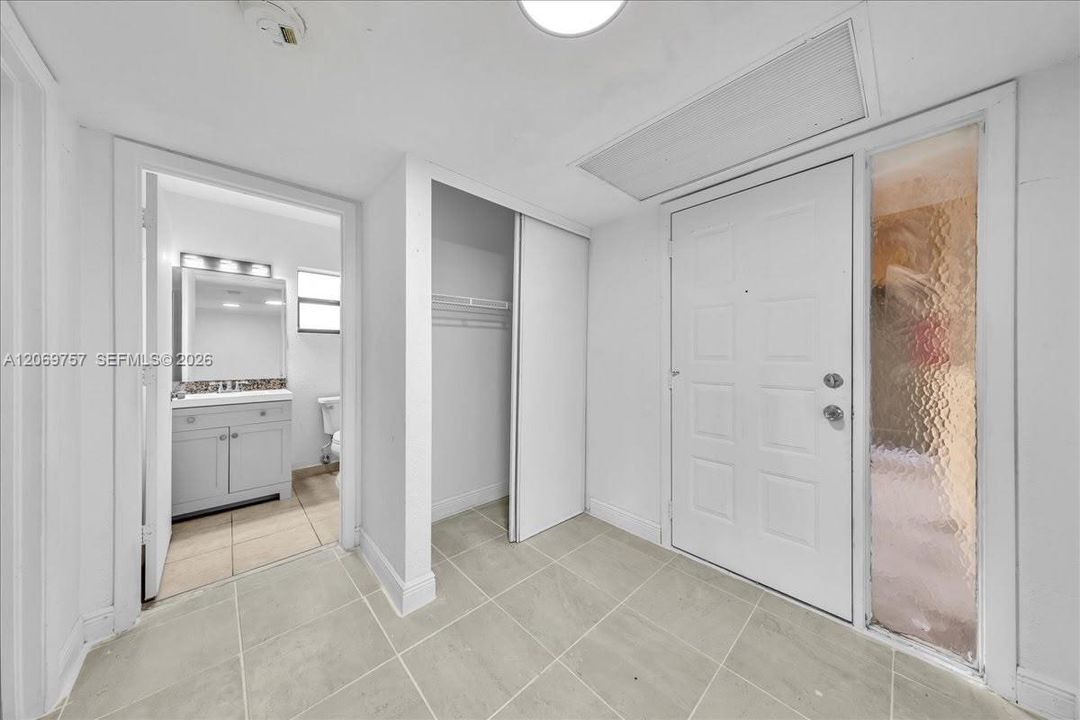 For Rent: $2,000 (2 beds, 2 baths, 1061 Square Feet)