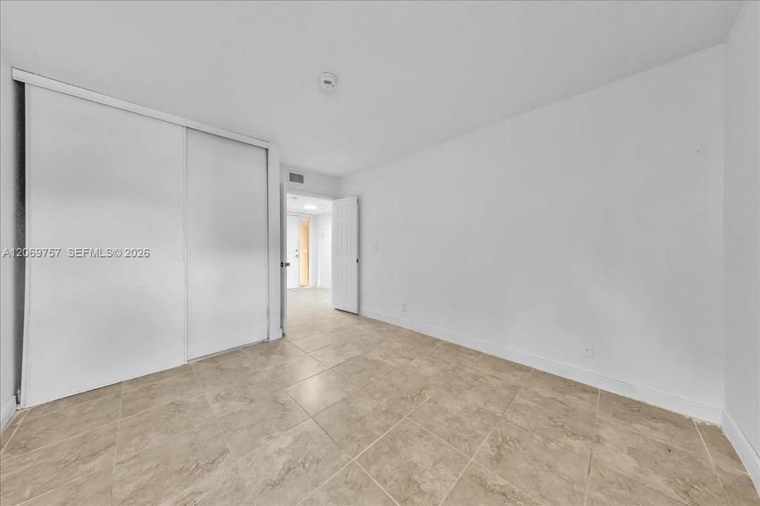 For Rent: $2,000 (2 beds, 2 baths, 1061 Square Feet)