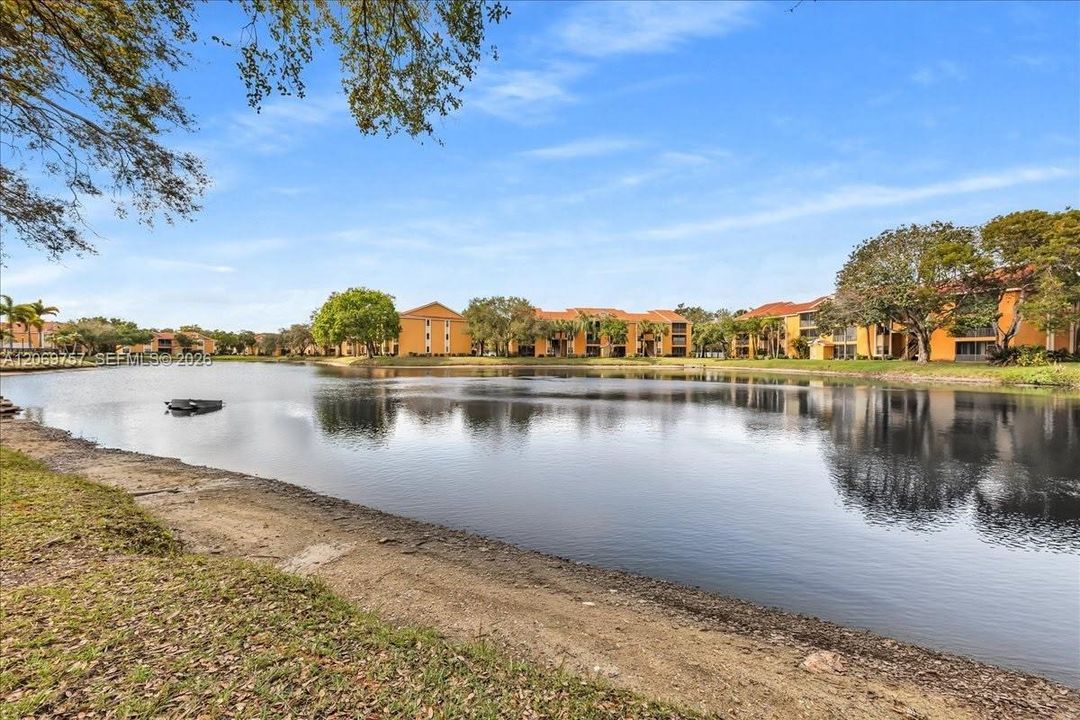 For Rent: $2,000 (2 beds, 2 baths, 1061 Square Feet)