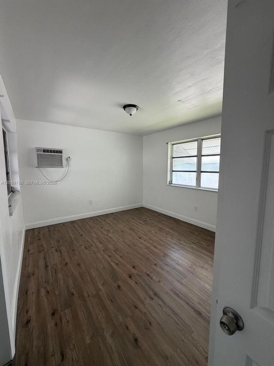 В аренду: $1,400 (1 спален, 1 ванн, 1868 Квадратных фут)