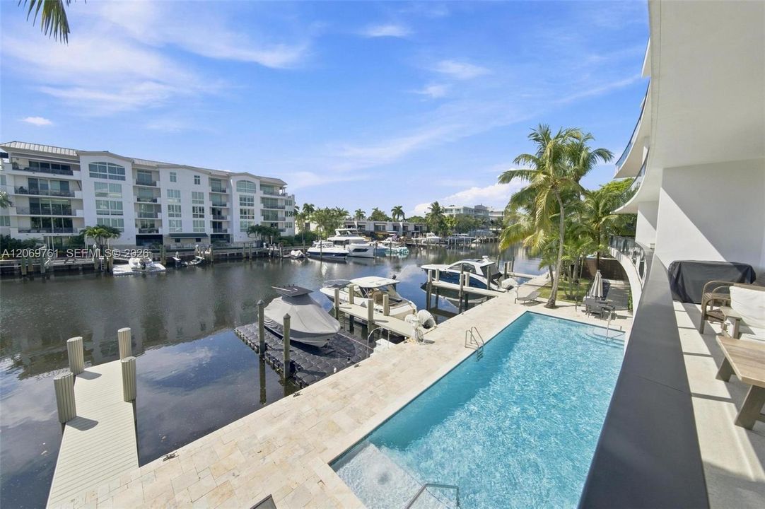 For Rent: $12,500 (3 beds, 3 baths, 2053 Square Feet)
