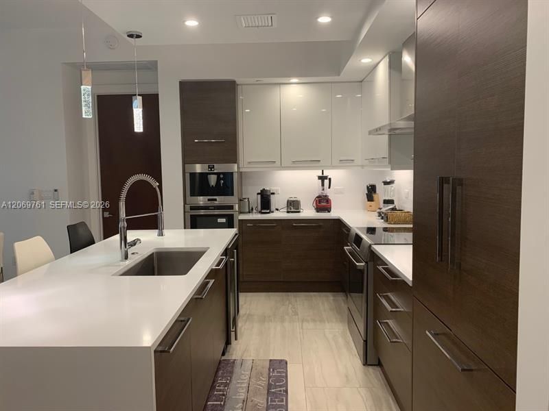 For Rent: $12,500 (3 beds, 3 baths, 2053 Square Feet)