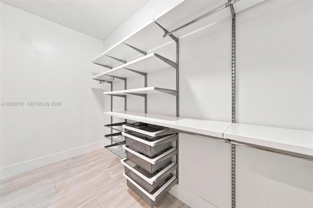 For Rent: $12,500 (3 beds, 3 baths, 2053 Square Feet)