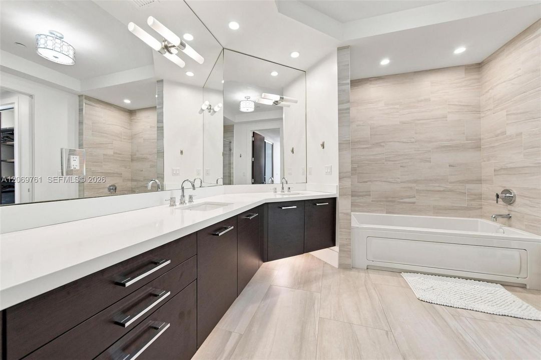 For Rent: $12,500 (3 beds, 3 baths, 2053 Square Feet)