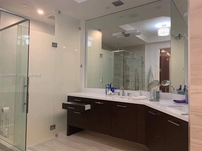 For Rent: $12,500 (3 beds, 3 baths, 2053 Square Feet)