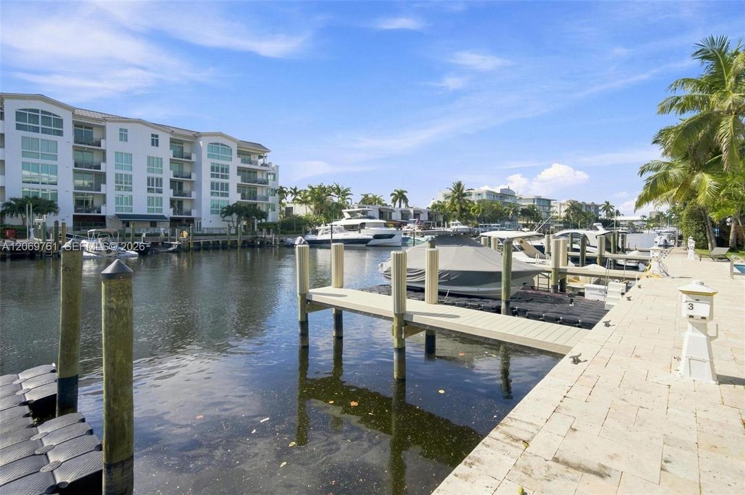 For Rent: $12,500 (3 beds, 3 baths, 2053 Square Feet)