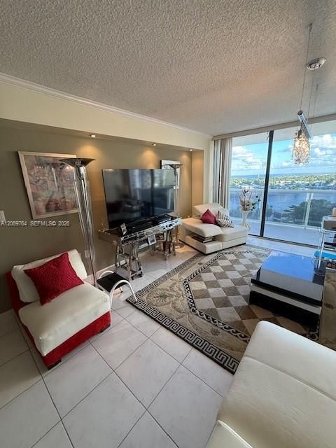 待售: $399,000 (2 贝兹, 2 浴室, 1136 平方英尺)