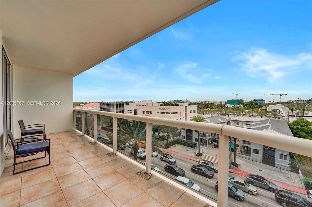 For Sale: $1,100,000 (2 beds, 2 baths, 1500 Square Feet)