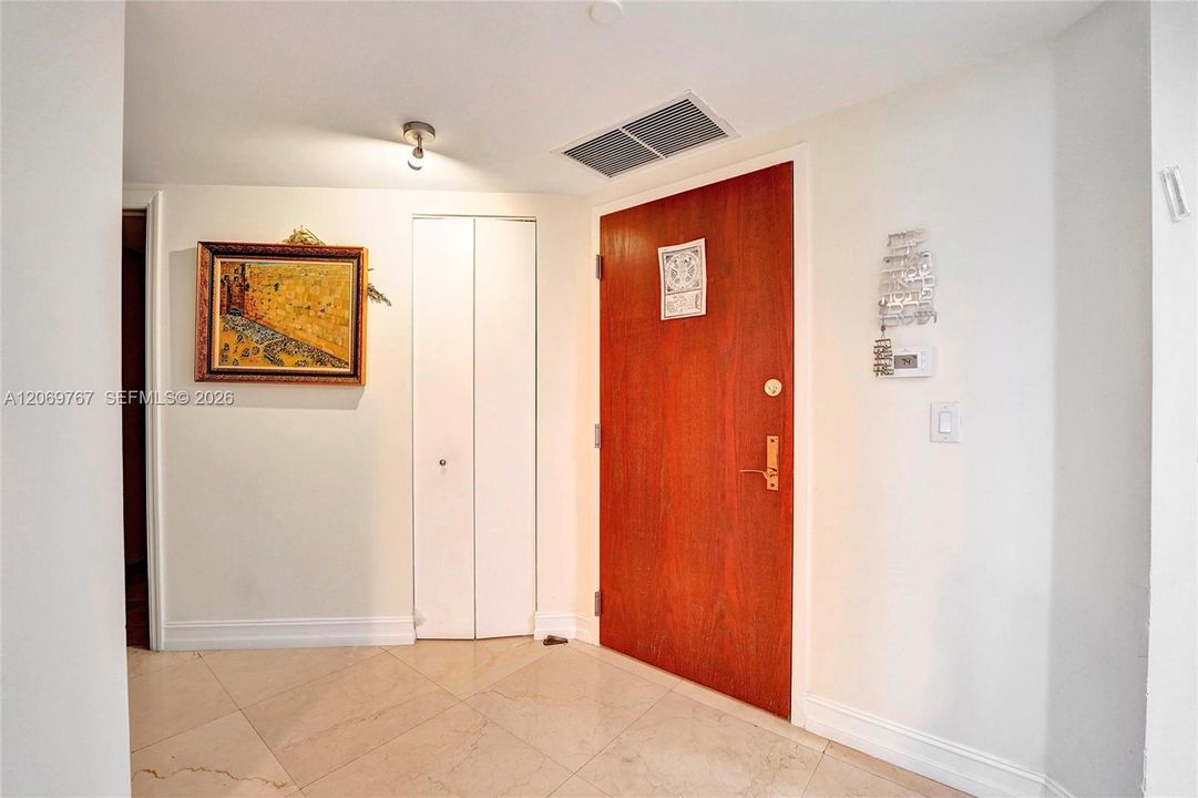 For Sale: $1,100,000 (2 beds, 2 baths, 1500 Square Feet)