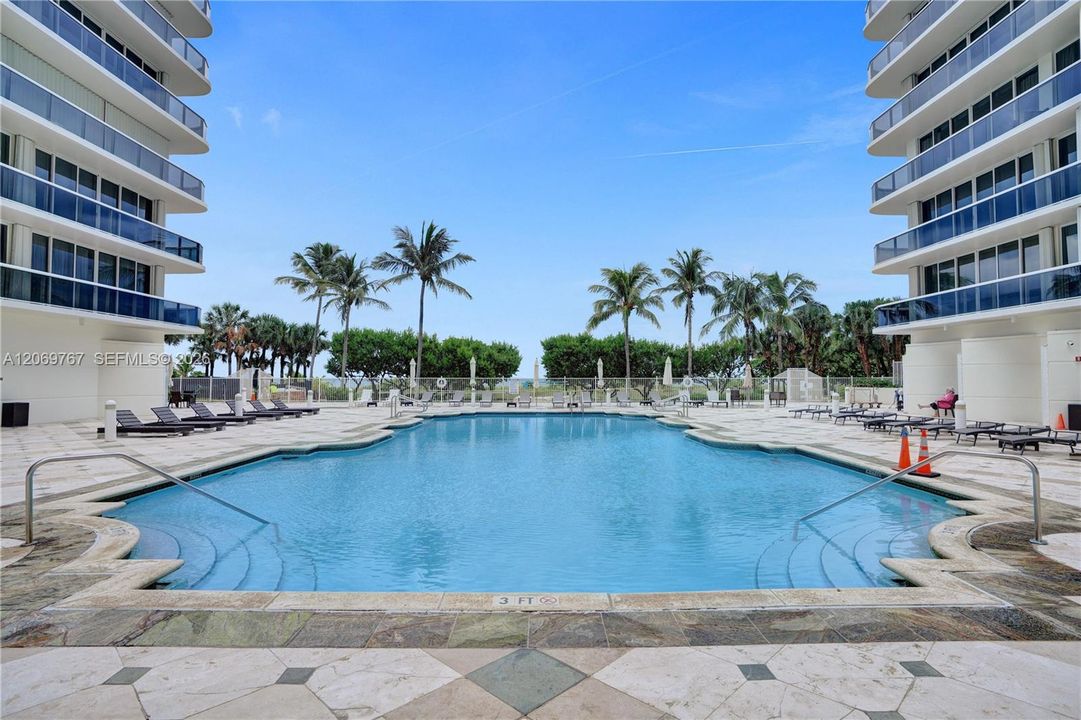 For Sale: $1,100,000 (2 beds, 2 baths, 1500 Square Feet)