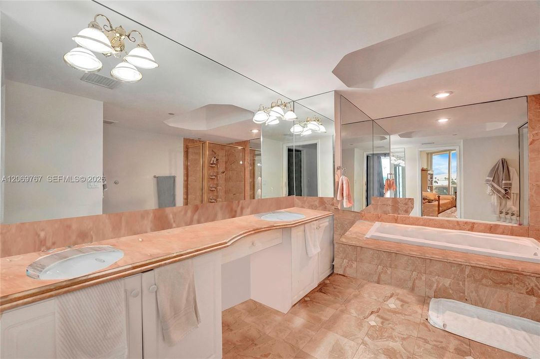 For Sale: $1,100,000 (2 beds, 2 baths, 1500 Square Feet)